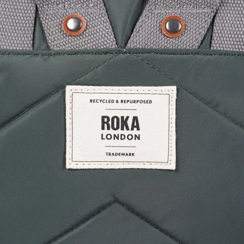 ROKA Canfield B Thyme Kleine Tasche aus recyceltem Nylon