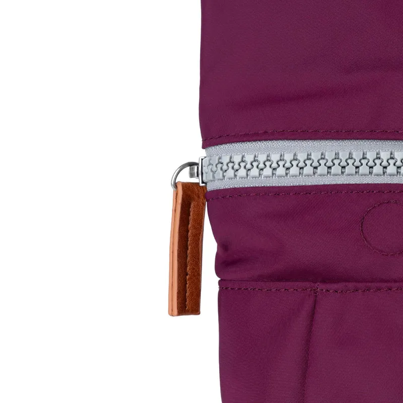 ROKA Canfield B Royal Burgundy Kleine Tasche aus recyceltem Nylon