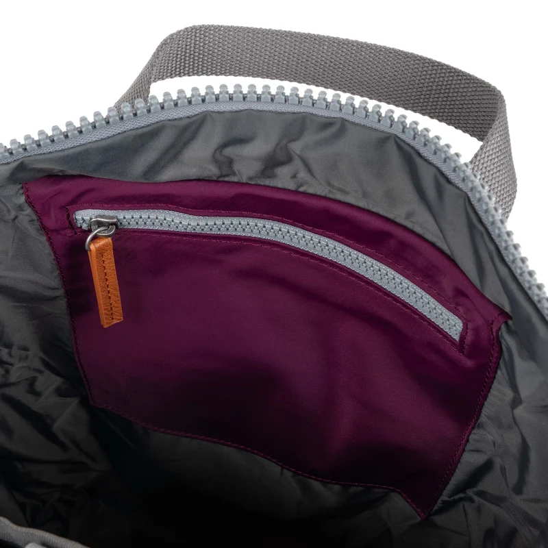 ROKA Canfield B Royal Burgundy Kleine Tasche aus recyceltem Nylon