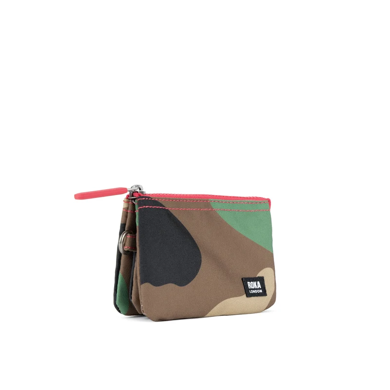 ROKA Carnaby Kleine Vintage-Geldbörse aus recyceltem Canvas im Camouflage-Look