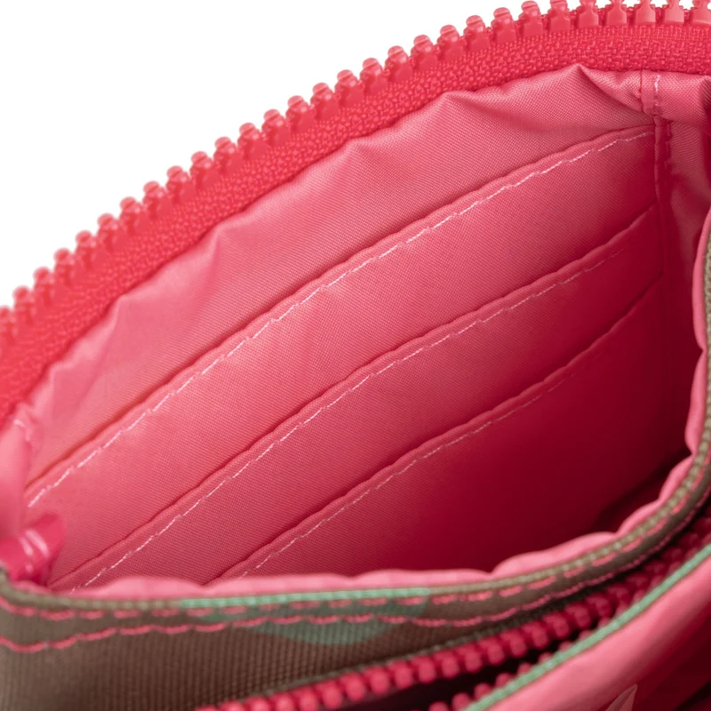 ROKA Carnaby Kleine Vintage-Geldbörse aus recyceltem Canvas im Camouflage-Look