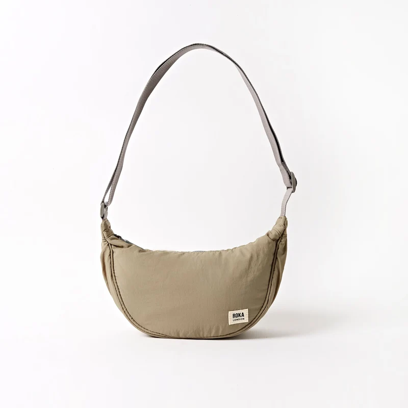 ROKA Farringdon Taupefarbene Tasche aus recyceltem Taslon