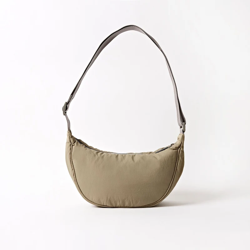 ROKA Farringdon Taupefarbene Tasche aus recyceltem Taslon