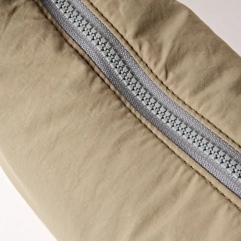 ROKA Farringdon Taupefarbene Tasche aus recyceltem Taslon