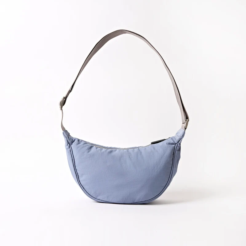 ROKA Farringdon Retro-Tasche aus recyceltem Taslon in Blau