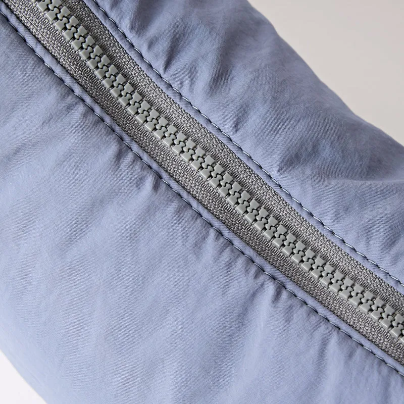 ROKA Farringdon Retro-Tasche aus recyceltem Taslon in Blau