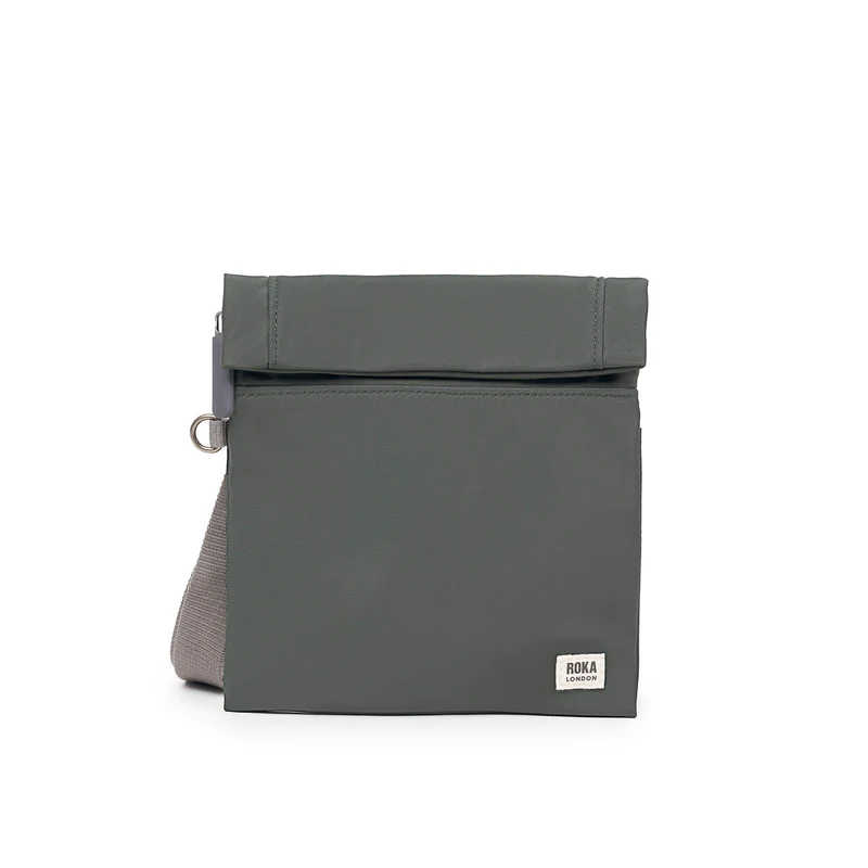 ROKA Stratford Kleine Tasche aus recyceltem Nylon | Thyme