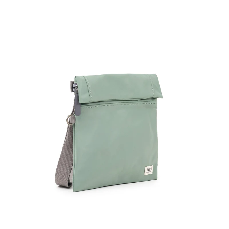 ROKA Stratford Kleine Tasche aus recyceltem Nylon | Frost