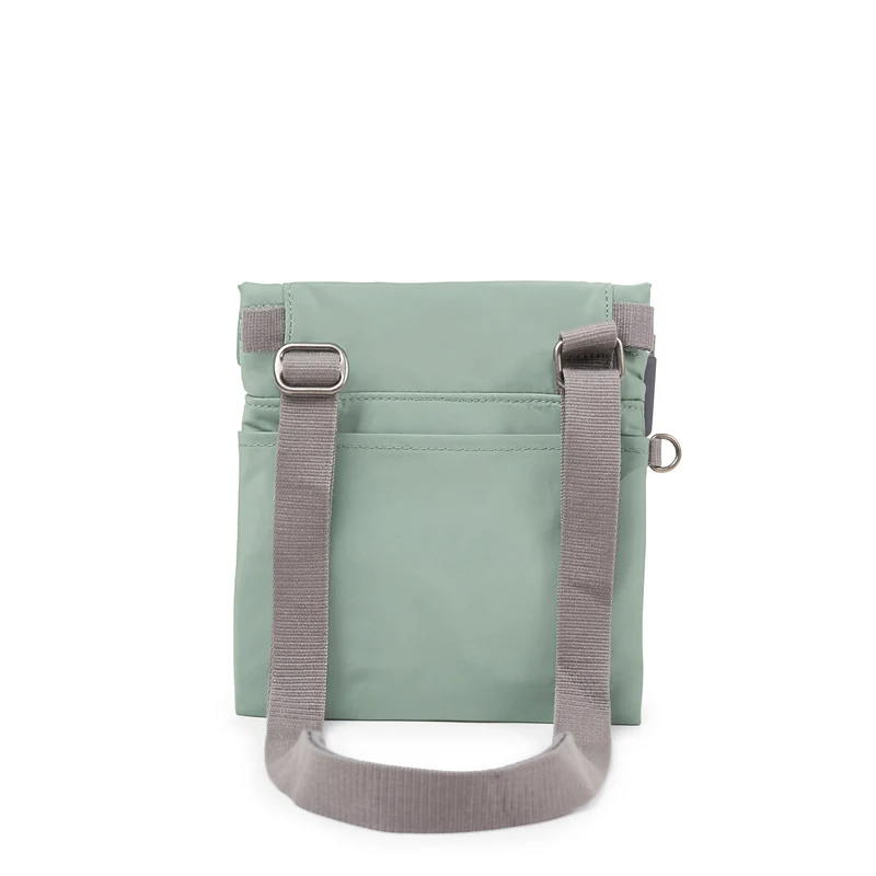 ROKA Stratford Kleine Tasche aus recyceltem Nylon | Frost