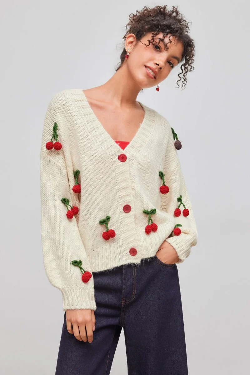 Lockerer Strickcardigan mit V-Ausschnitt und Kirschapplikationen – Frieda