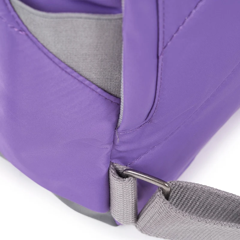 ROKA Canfield B Fresh Lila Kleine Tasche aus recyceltem Nylon