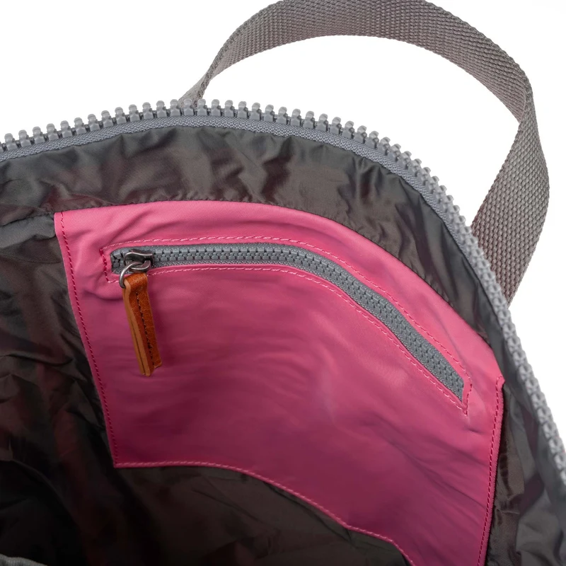 ROKA Canfield B Baroque Kleine Tasche aus recyceltem Nylon