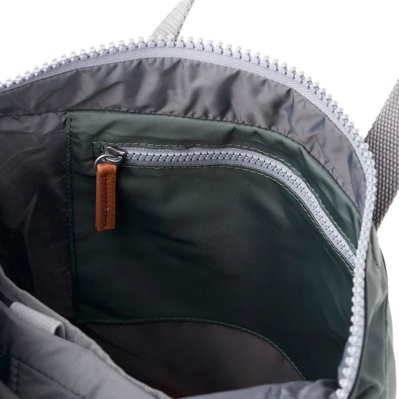 ROKA Canfield B Thyme Medium Tasche aus recyceltem Nylon