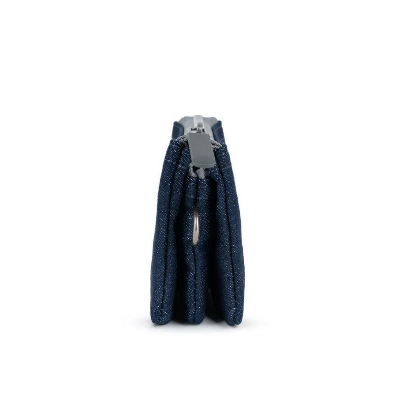 ROKA Carnaby Kleine Handtasche aus recyceltem Canvas in dunklem Denim