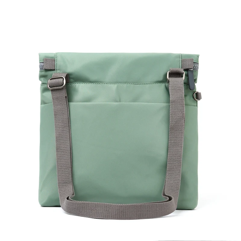 ROKA Stratford L Tasche aus recyceltem Nylon | Frost