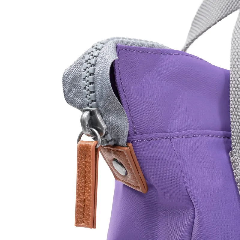 ROKA Bantry B Fresh Lila Kleine Tasche aus recyceltem Nylon