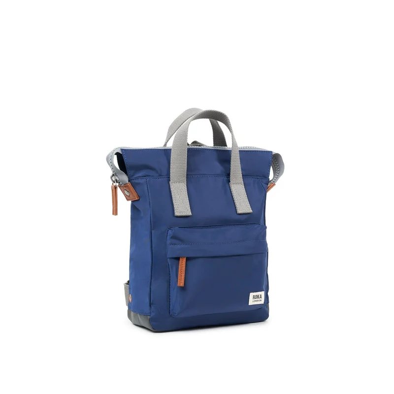 ROKA Bantry B Crisp Blue Kleine Tasche aus recyceltem Nylon