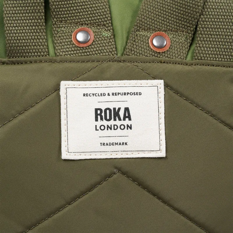 ROKA Bantry B Militärfarbene kleine Tasche aus recyceltem Nylon