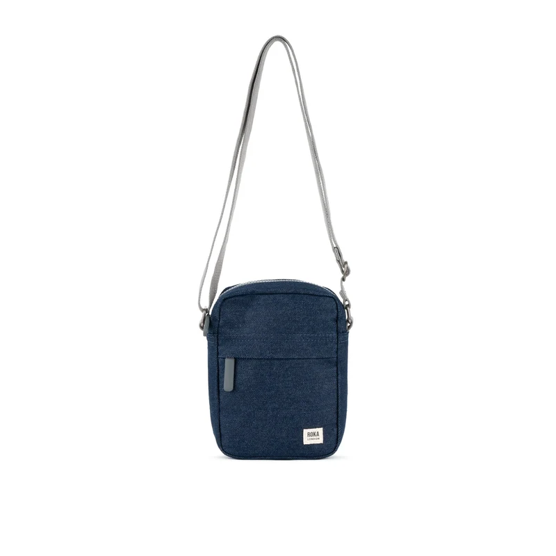 ROKA Bond Tasche aus recyceltem Canvas mit dunklem Denim-Bezug