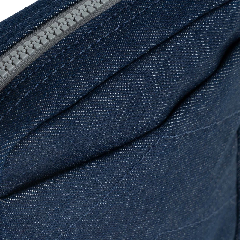 ROKA Bond Tasche aus recyceltem Canvas mit dunklem Denim-Bezug