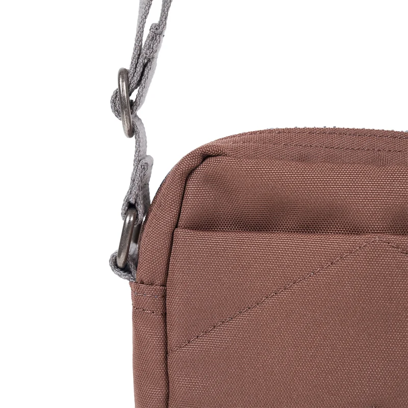 ROKA Bond Coco Tasche aus recyceltem Canvas