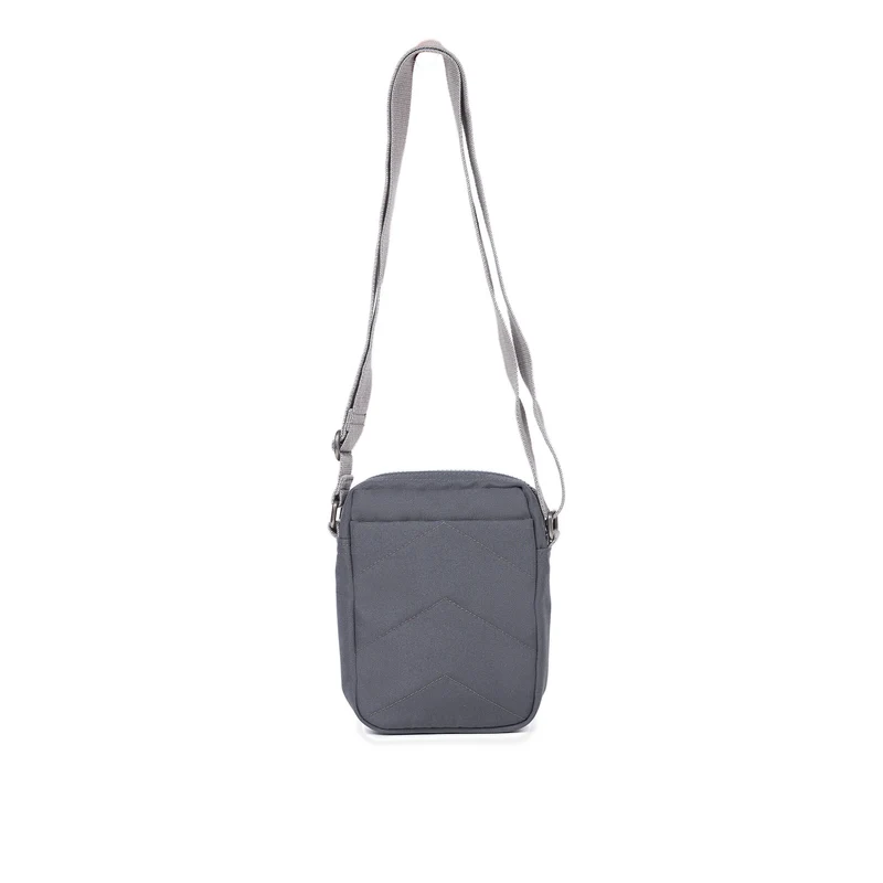 ROKA Bond Ausgeblichene schwarze Tasche aus recyceltem Canvas