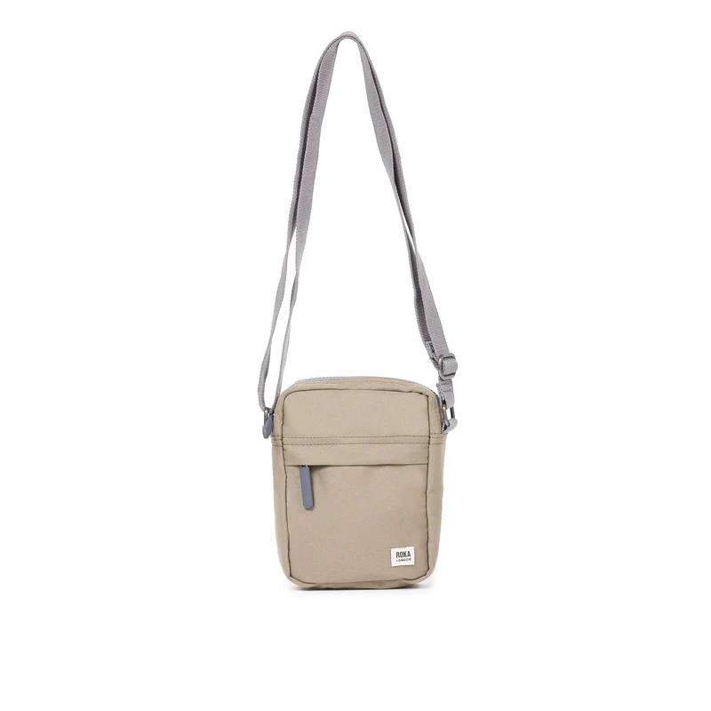 ROKA Bond Taupefarbene Tasche aus recyceltem Canvas