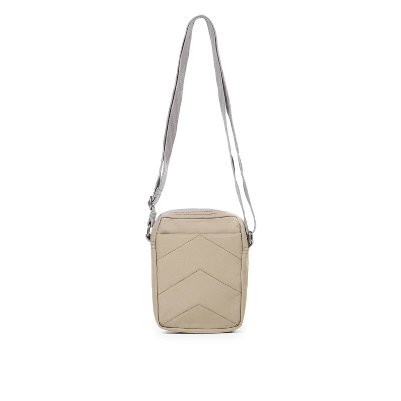 ROKA Bond Taupefarbene Tasche aus recyceltem Canvas