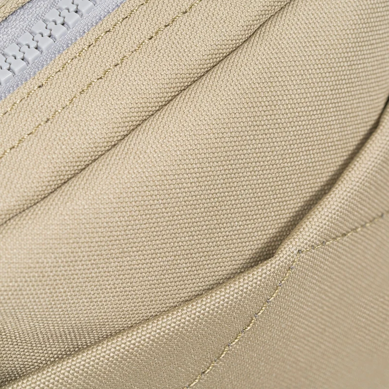 ROKA Bond Taupefarbene Tasche aus recyceltem Canvas