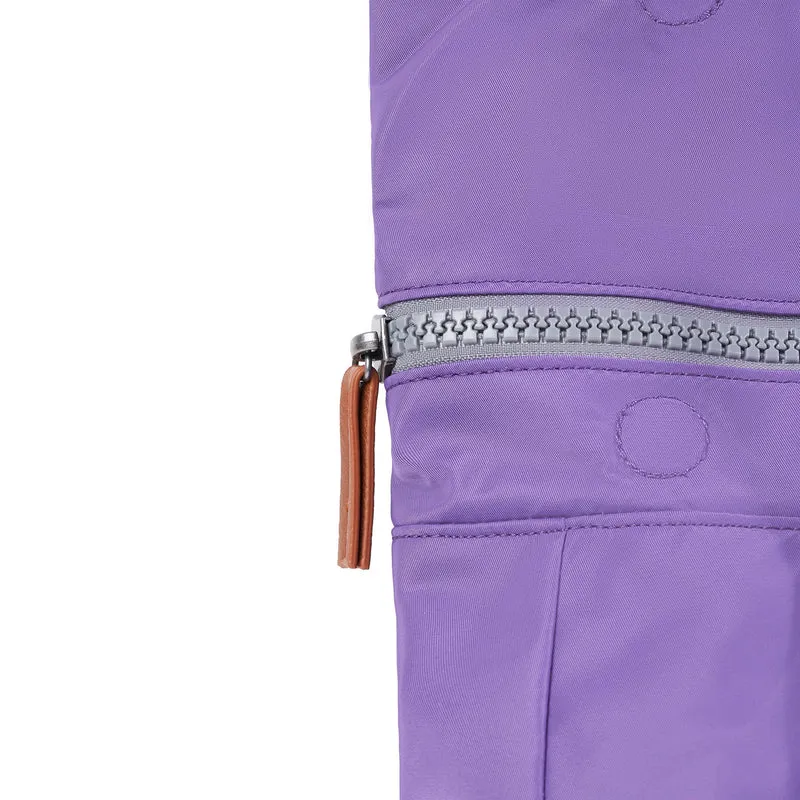 ROKA Canfield B Fresh Lila Mittlere Tasche aus recyceltem Nylon