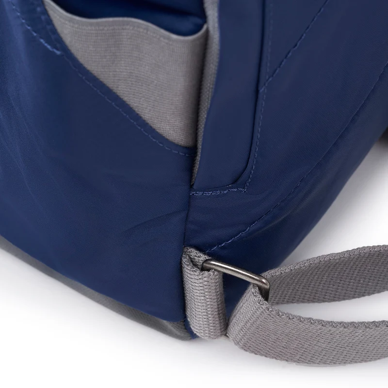 ROKA Canfield B Crisp Blue Medium Tasche aus recyceltem Nylon