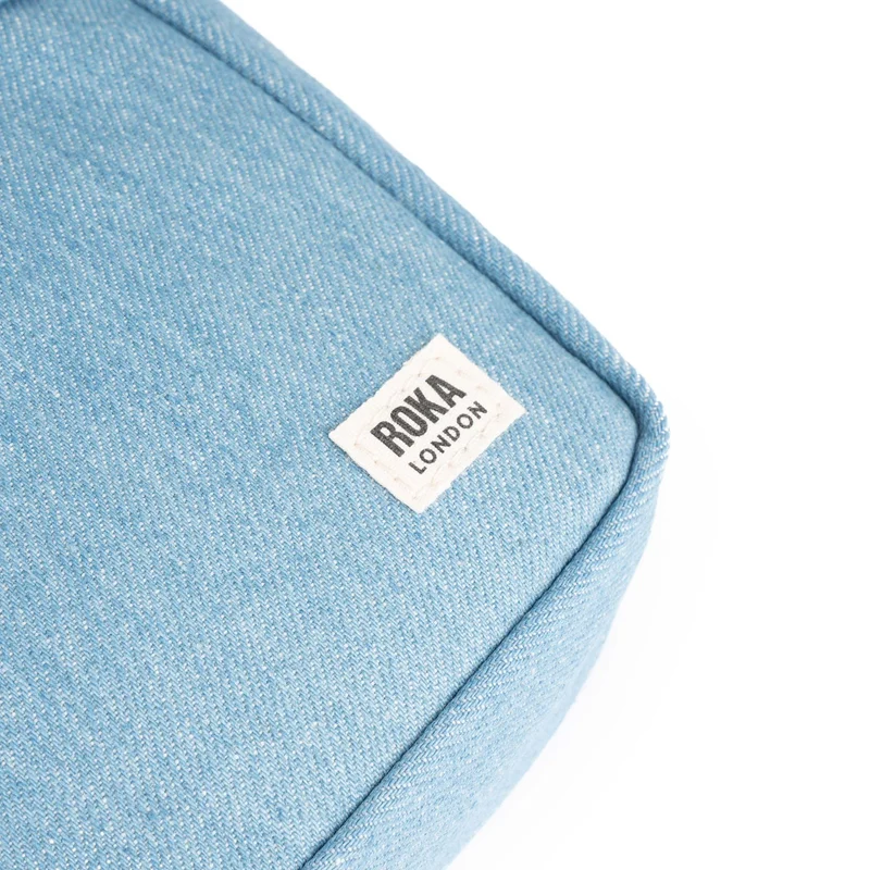 ROKA Bond Tasche aus recyceltem Denim-Canvas