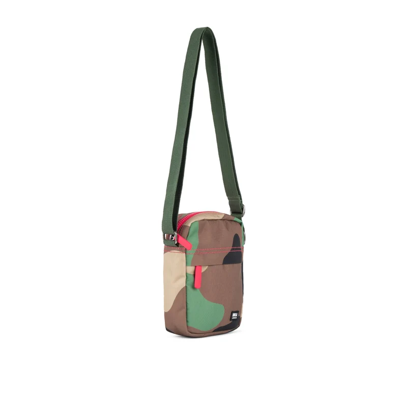 ROKA Bond Vintage-Tasche aus recyceltem Canvas mit Camouflage-Muster