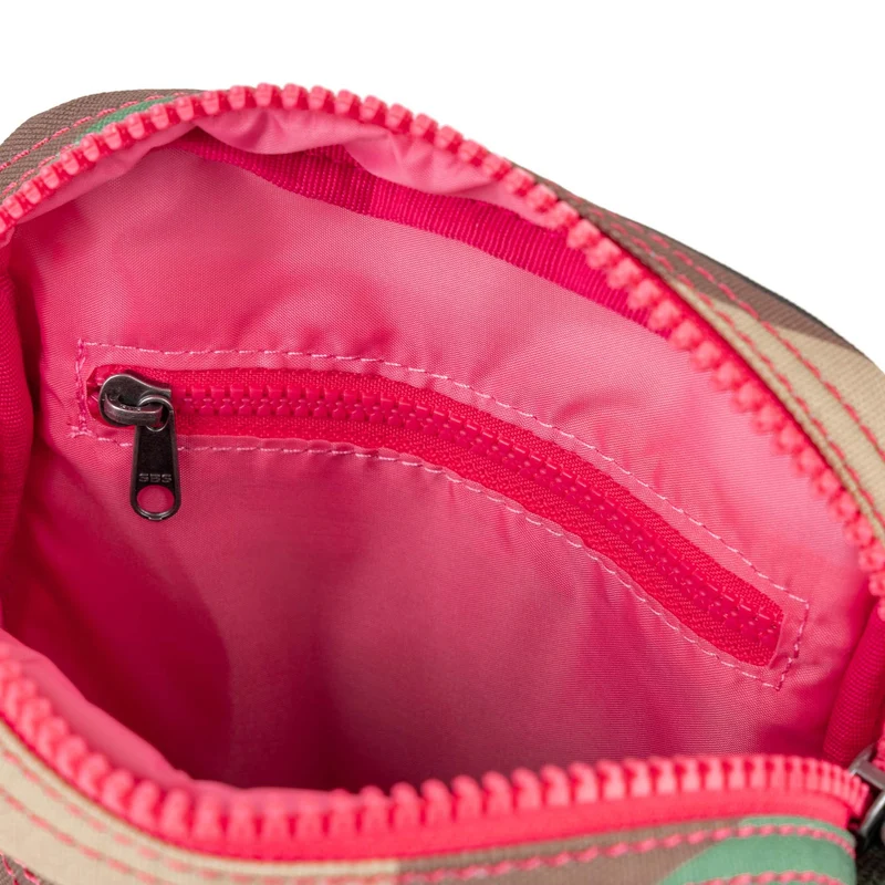 ROKA Bond Vintage-Tasche aus recyceltem Canvas mit Camouflage-Muster
