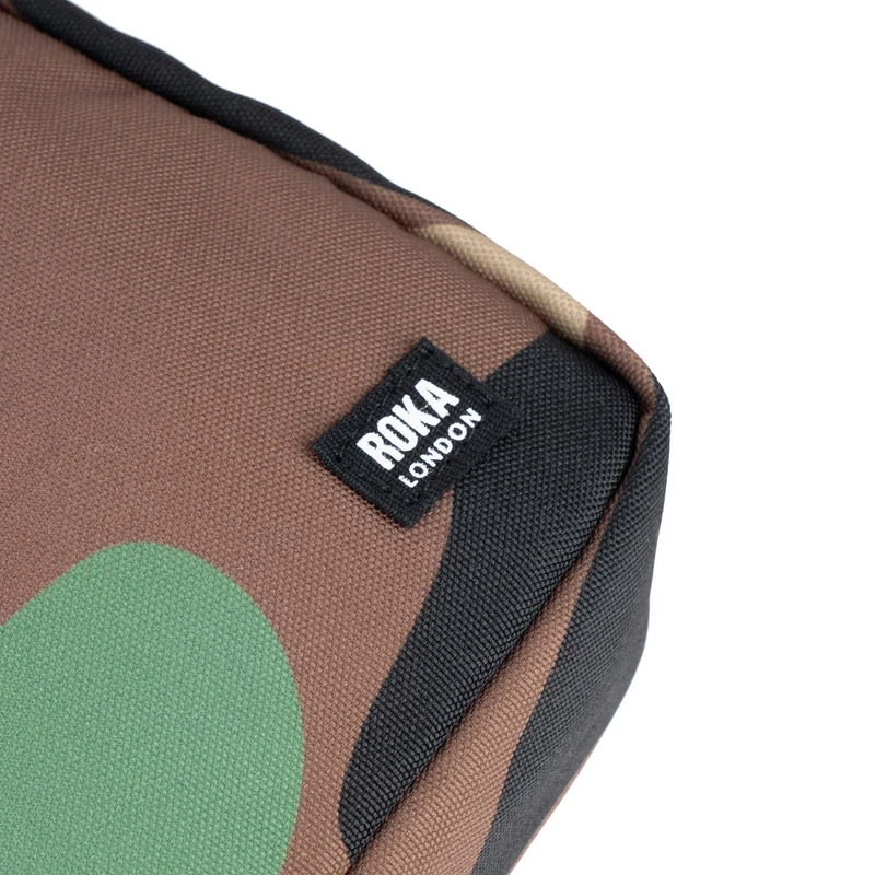 ROKA Bond Vintage-Tasche aus recyceltem Canvas mit Camouflage-Muster