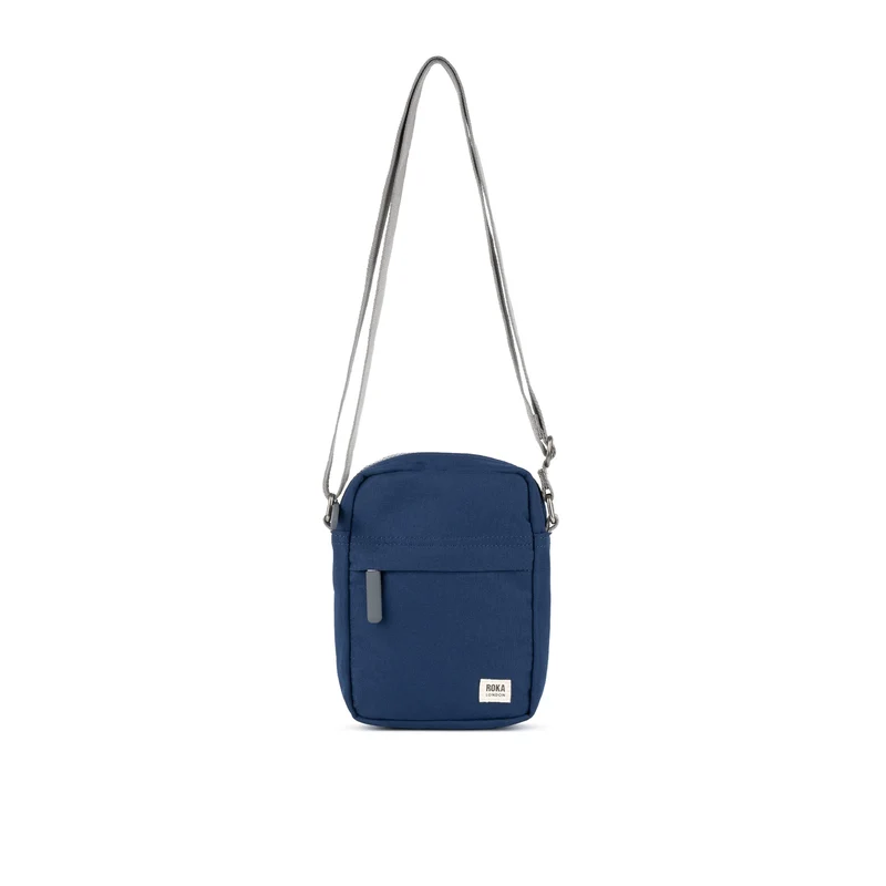 ROKA Bond Knackig blaue Tasche aus recyceltem Canvas