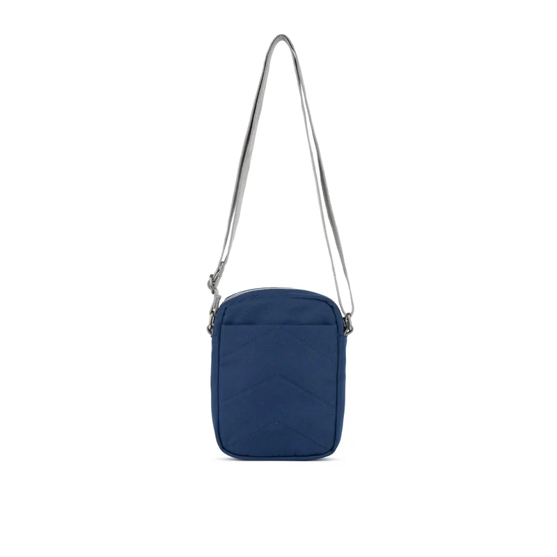 ROKA Bond Knackig blaue Tasche aus recyceltem Canvas
