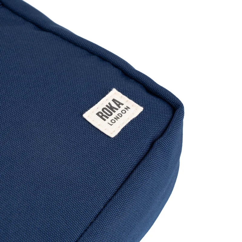 ROKA Bond Knackig blaue Tasche aus recyceltem Canvas