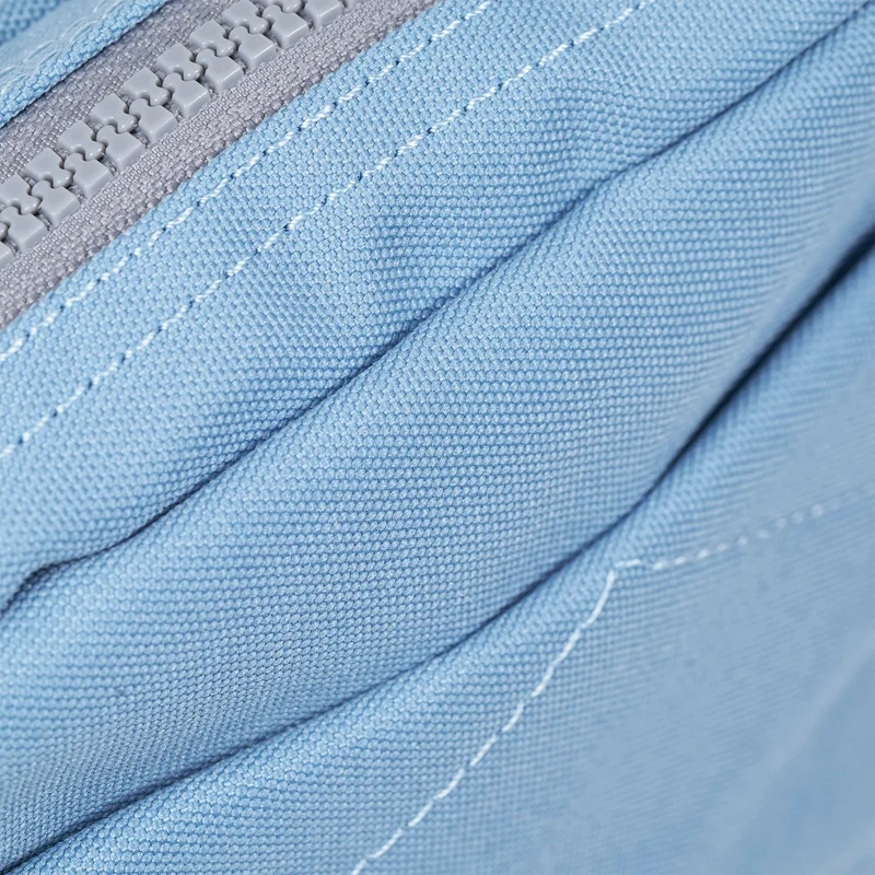 ROKA Bond Retro-Tasche aus recyceltem Canvas in Blau