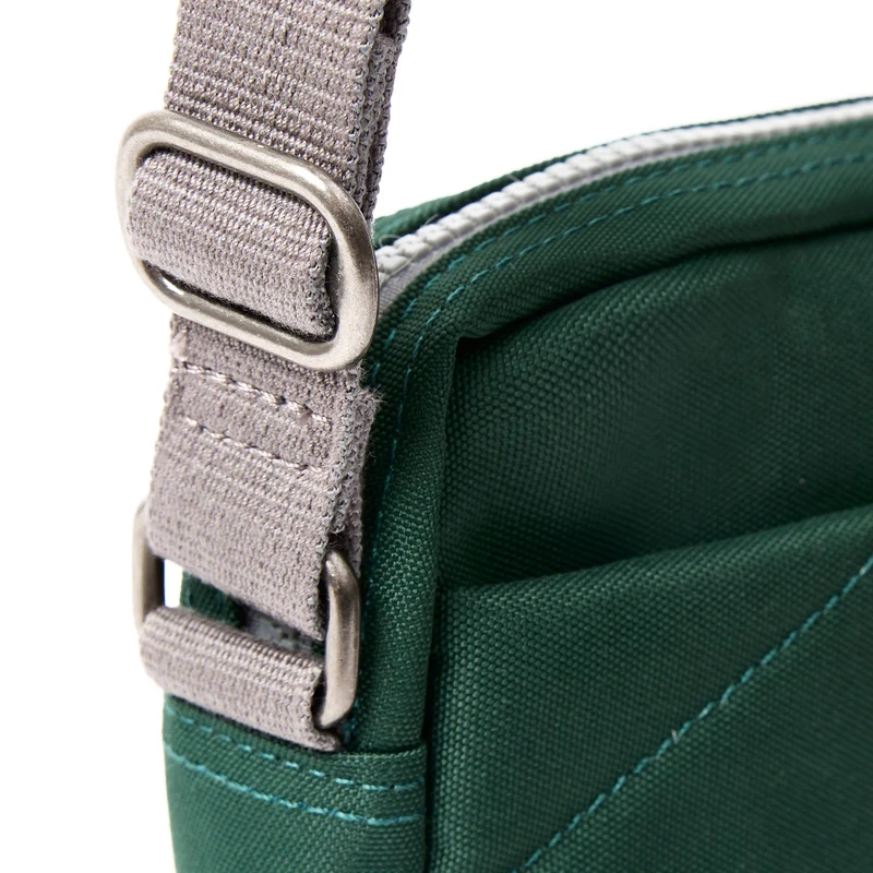 ROKA Bond Tasche aus recyceltem Canvas