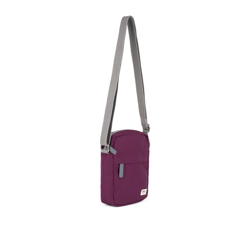ROKA Bond Kirschfarbene Tasche aus recyceltem Canvas