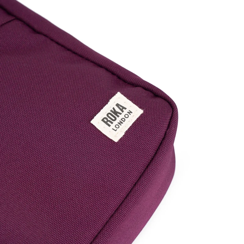 ROKA Bond Kirschfarbene Tasche aus recyceltem Canvas