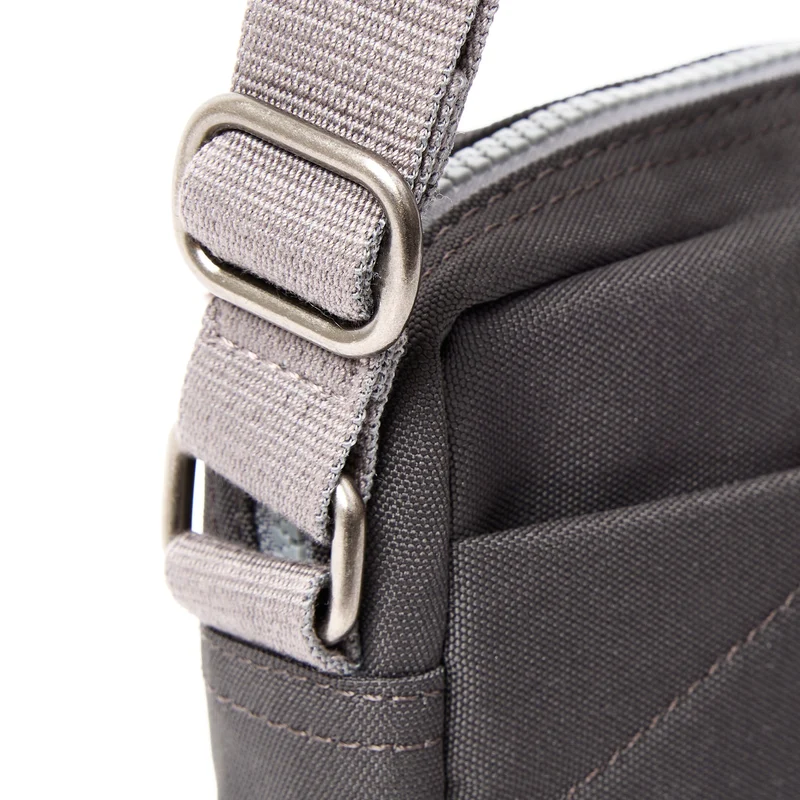 ROKA Bond Tasche aus recyceltem Canvas