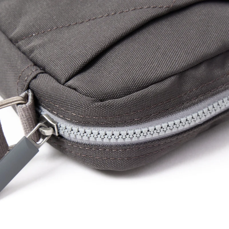 ROKA Bond Tasche aus recyceltem Canvas