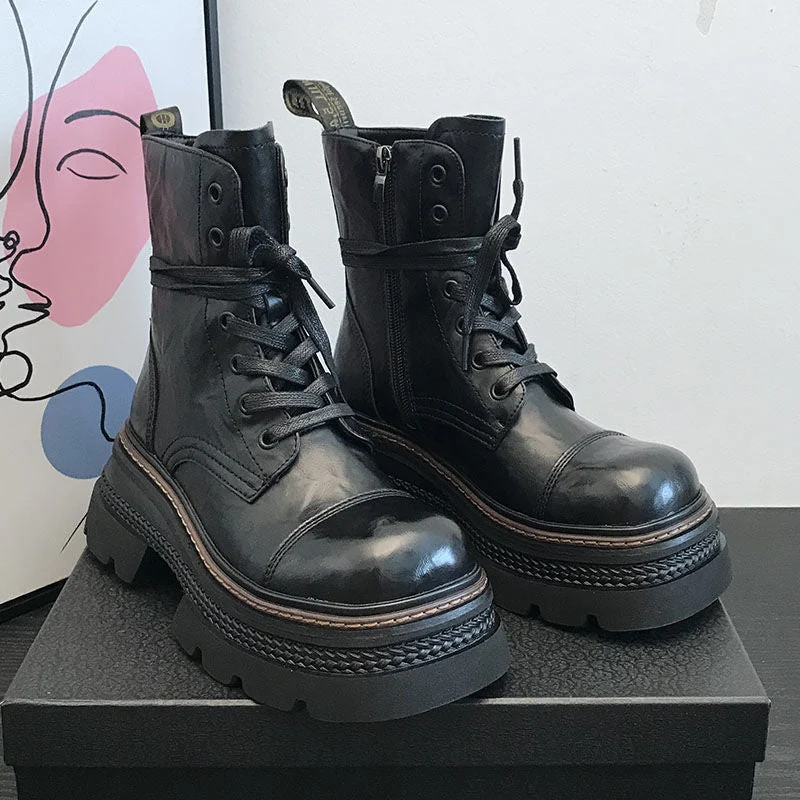 Kurze Damenstiefel mit fester Sohle und seitlichem Reißverschluss - Elviora