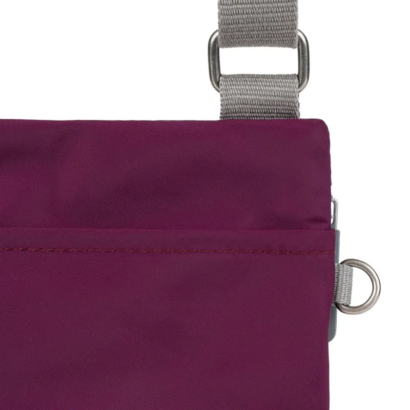 ROKA Chelsea B Royal Burgundy Tasche aus recyceltem Nylon