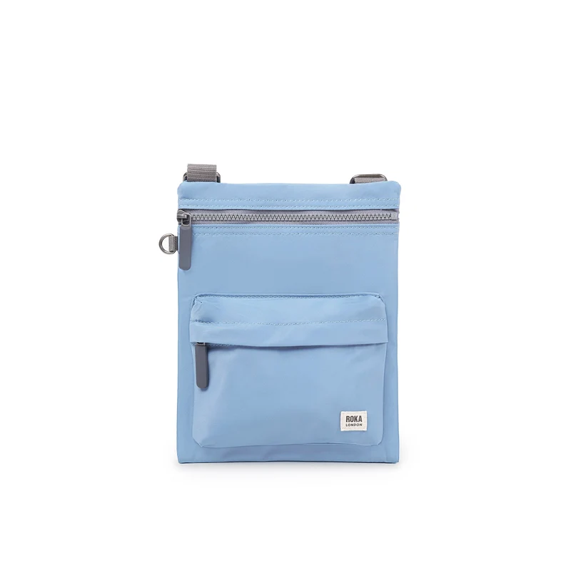 ROKA Chelsea B Retro Blaue Tasche aus recyceltem Nylon