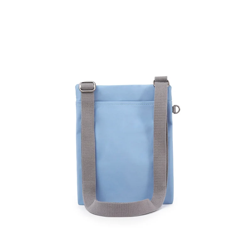ROKA Chelsea B Retro Blaue Tasche aus recyceltem Nylon