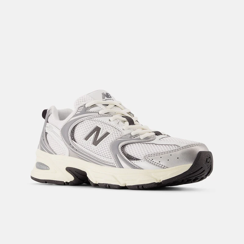 New Balance Unisex 530 Sneaker | Silber Metallic / Schwarz Zement