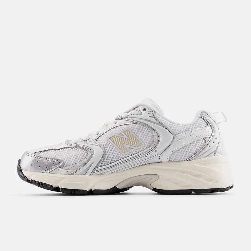 New Balance Unisex 530 Sneaker | Silber Metallic / Leinen